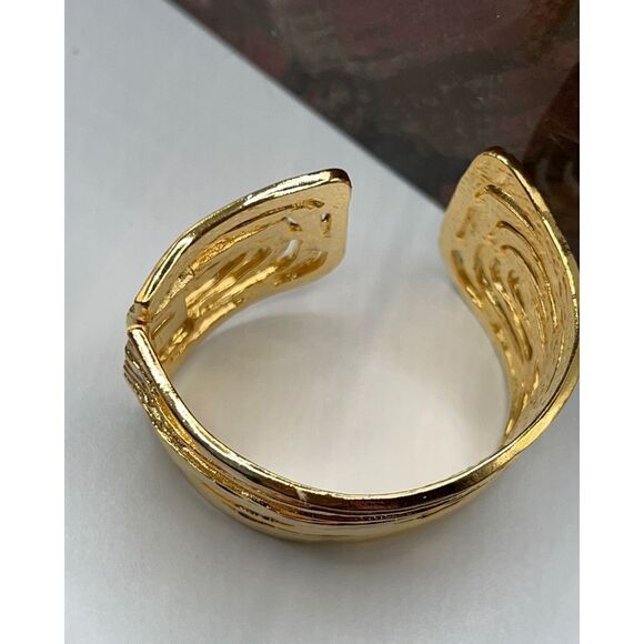 Kenneth Jay Lane Metallic Satin 22k Goldplated Wavy Cutout Wide Cuff - Picture 6 of 11